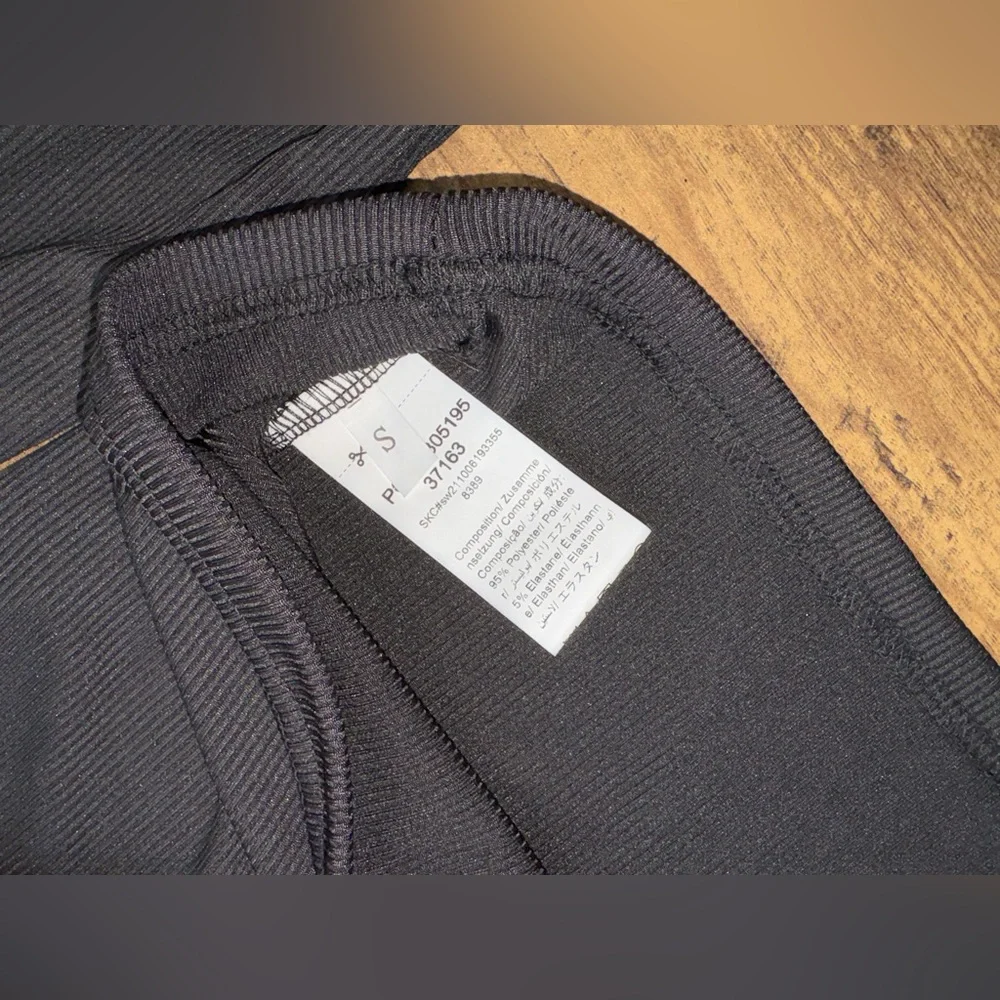 Black Long Sleeve Ribbed Top - Picture 4 of 5